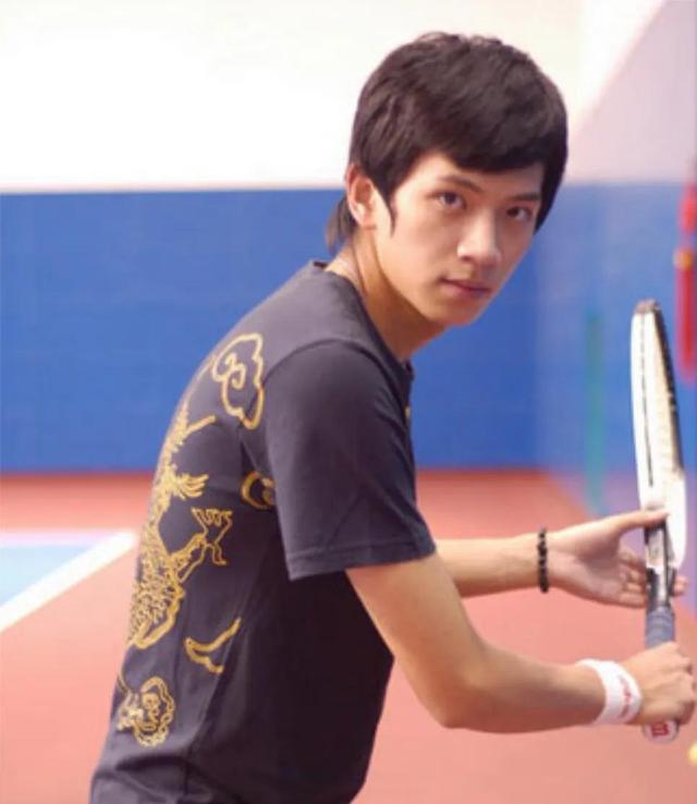 《铠甲勇士》12年后，主演的发展差距有多大？最红的官方都请不动