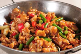 干锅牛蛙这样做才好吃，肉质滑嫩，香辣入味，下酒真是太美味图片