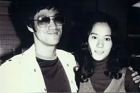 她是李小龙的电影御用女主角，夺走李小龙荧幕初吻，至今无法忘掉图片