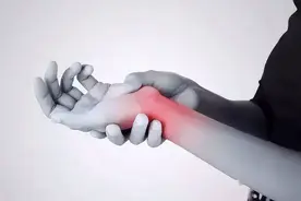 手腕疼还鼓个包，小心腱鞘囊肿图片