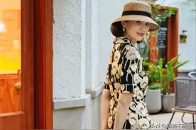 被三木妈妈穿“碎花裙”的样子惊艳了！洋气减龄，又不失优雅感图片