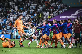 “致敬”中超申花大连人，卡塔尔世界杯荷兰vs阿根廷也爆发冲突图片