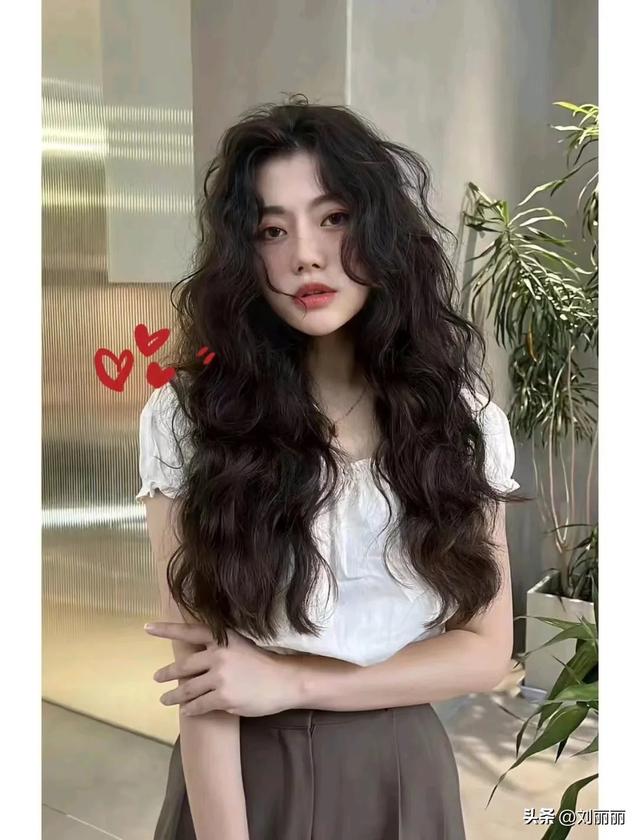 女性短发发型图片大全图 新款,女士短发别乱剪,最火的还是这4种,剪完