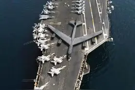 B52战略轰炸机有多大？把它P到尼米兹级航母上就一目了然了图片