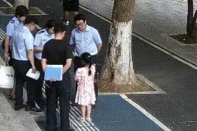 【下陆】5岁女孩走失向警察求助:爸爸说有困难找警察!图片