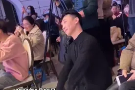 苏州一男幼师火了，“可盐”又“可甜”，笑起来还有两个小酒窝图片
