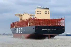 沪东中华半月交付两艘超大型集装箱船图片