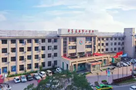 秦皇岛市第二医院完成一例老年晚期卵巢癌中间型肿瘤细胞减灭术图片