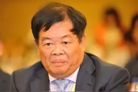 商人将2000万的设备多报500万，曹德旺将计就计，让他损失上百亿图片