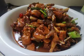 安徽小伙高考620分，妈妈做庆功宴爸爸却意外走红，网友哭笑不得图片