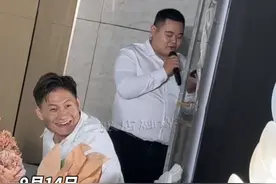 婚礼上新郎怕忘词请“伴唱” 网友：谁说站在光里的才是英雄图片