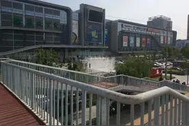 龙德广场家乐福店暂停营业！被辞退员工尚未收到赔偿？图片