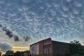 地震前兆？美国上空出现“乳状云”，看起来非常梦幻图片