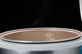 快扔掉！这种锅严重损害孩子大脑发育，很多家庭每天还在用它做饭图片