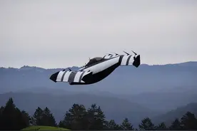 全球首款个人飞行电动汽车亮相！网友看了直呼“真香”图片