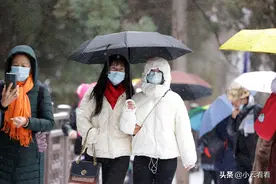 雪花飘飘，昆明西山数万市民登山赏雪图片