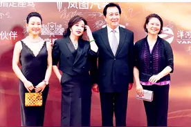 《小花》主演：陈冲，刘晓庆，唐国强，44年后同框亮相华表奖图片