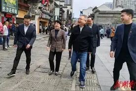 牛仔裤还是“厅局风”，这不是一个小问题图片