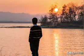 为什么男人总是不回你信息？三个聊天秘诀，让他秒回你图片