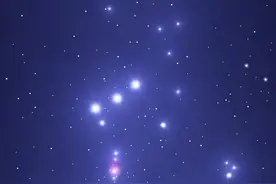 春季大三角，一颗表面温度比太阳高2万℃，一颗能装下17000个太阳图片