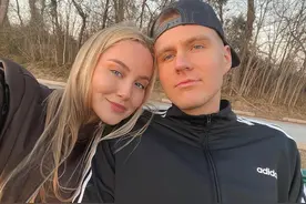 NBA另类爱情！2米21波神交往1米65女友，海边戏水，56cm是真爱图片