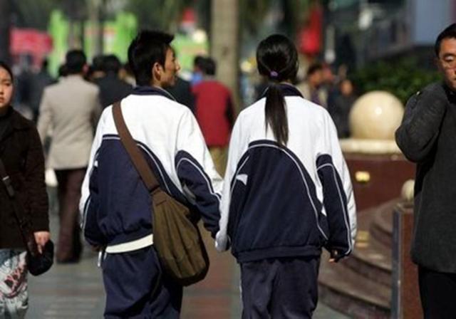 初中生早恋怎样教育,如果初中的孩子早恋了怎么办? - 冷求网
