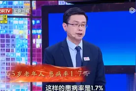 便秘可能是大脑退化的重要信号，尤其是老年人，早发现早治疗！图片