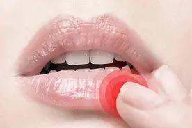 烂嘴角都是因为上火吗？医生：揭秘烂嘴角的背后的8大原因图片