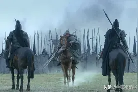 关羽斩颜良用的青龙偃月刀，像不像曹丕铸造的龙鳞陌刀加了长柄？图片
