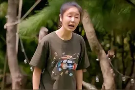 47岁林心如真的老了！穿宽松T恤，素颜出镜似寻常大婶图片