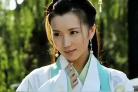 貂蝉为了讨好董卓，发明出一个吊坠，深受现代女生喜欢图片