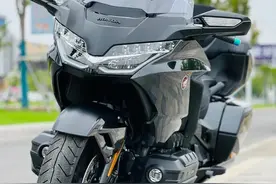 摩托车天花板一本田金翼图片