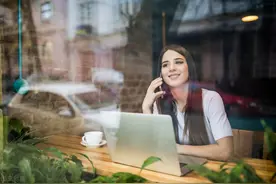 接打电话的时候，不用纸和笔，用手机快速记录电话号码，很实用图片