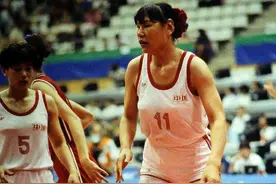 55岁郑海霞近照，丈夫矮16公分，结婚12年没有孩子，双腿已变形图片