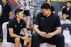 姚明太精明！放弃巩晓彬杜锋郭士强，选择老搭档辅佐乔帅颇有深意图片