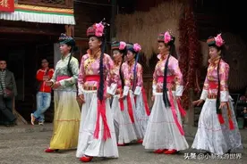 我国“走婚”的少数民族：男不娶女不嫁，靠“爬窗”来传宗接代图片