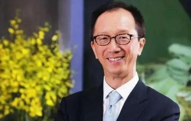 香港财神爷梁锦松，给祖国狂赚3万亿，如今为生4胎花99亿买下医院