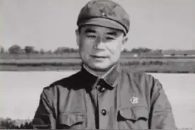 1937年，王近山视察新兵训练，两女兵主动敬礼，最后下令将其枪毙图片