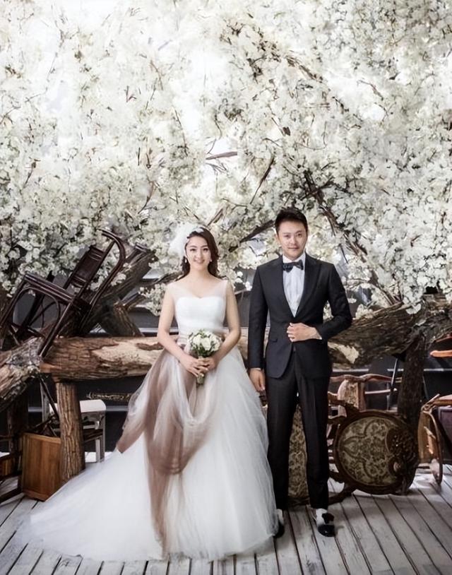 印小天与哈林娜离婚5年:他在悲痛中送走父亲,她单身带着儿子