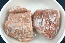 长期吃久冻的肉或致癌？肉冻在冰箱里多久就不能再吃了？不妨了解图片