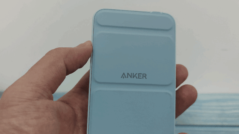 小巧带支架，磁吸无线充，安克MagGo轻薄磁吸无线充电宝体验