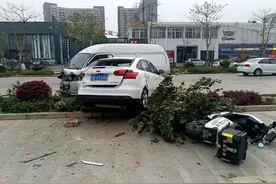 柳州一小货车实力上演“酷炫漂移”，结果很悲剧图片