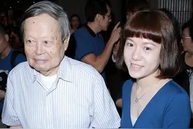 28岁嫁给82岁杨振宁，把他照顾到100岁，翁帆到底图什么？图片