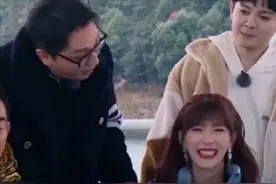 嘲笑女生不会吃鱼子酱，华少道歉却被骂上热搜，他冤吗？图片