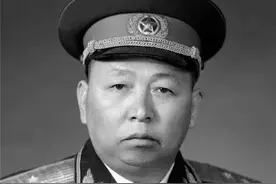 1978年，开国上将陈锡联向邓小平道歉，邓小平：你在北京不欠账图片