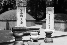 54年西湖集体迁墓，毛主席特别指出：除了岳飞墓，其他的一律迁走图片