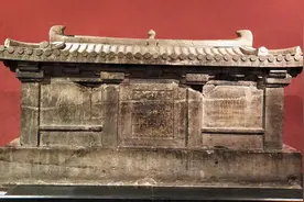 57年出土9岁女孩墓葬，棺盖上书开者即死，专家冒险打开结果如何图片