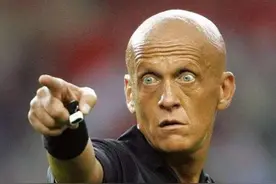 卡塔尔世界杯风云人物——光头裁判科里纳图片