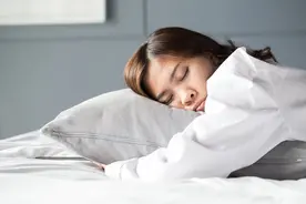 为什么中国人爱睡午觉，而欧美人从来不睡？2个原因暴露真相图片