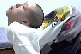 00后“折叠男孩”姜延琛：跪着上学，趴着高考，18岁实现完美蝶变图片